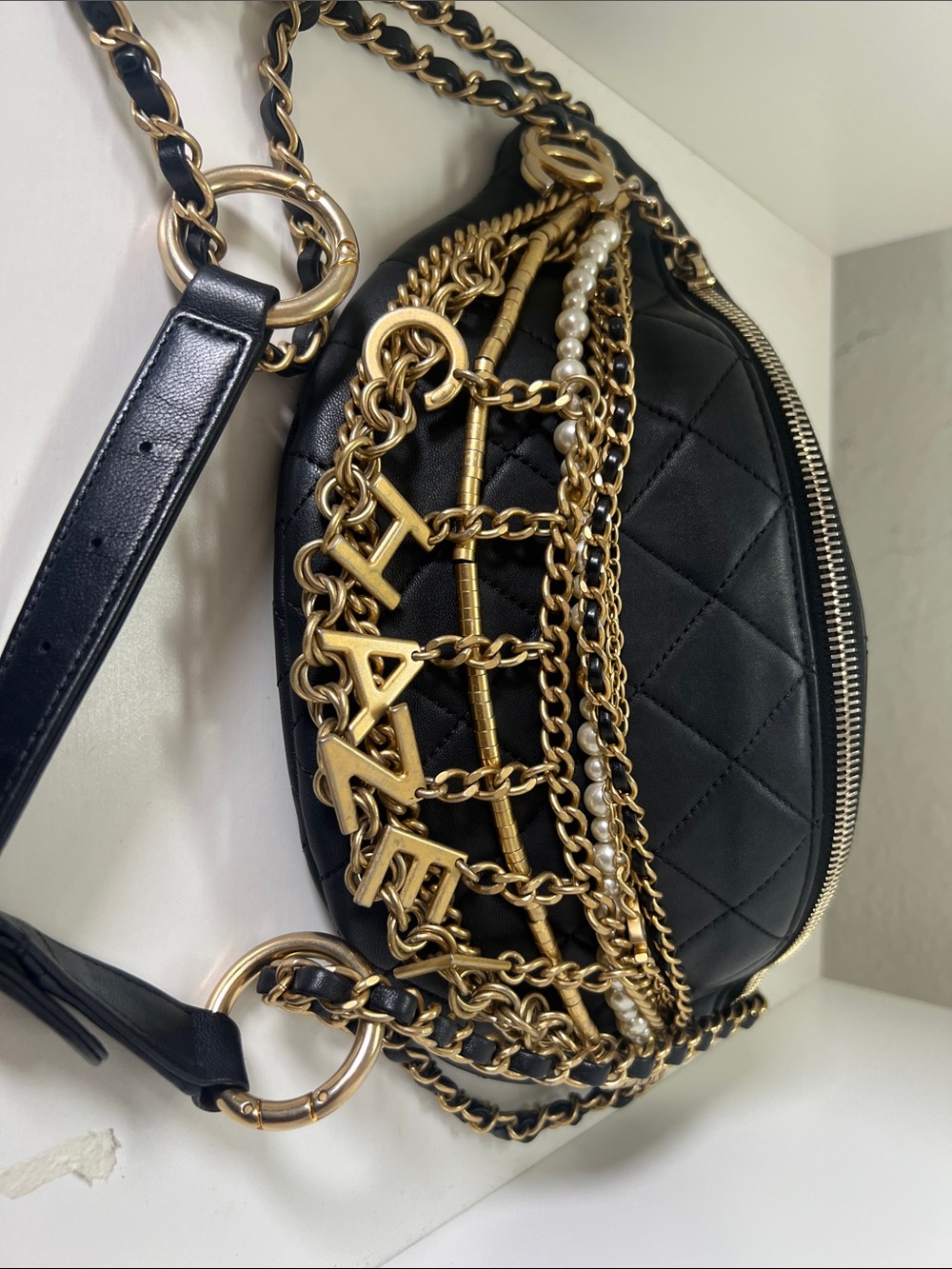 CHANEL All about chains waist belt Black Quilted belt bum bag - Picture 10 of 15
